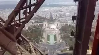 Подъем на Эйфелевую башню, с первой смотровой площадки на вторую. (20151015 121653)