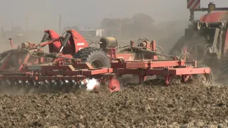 Rosso come la Ferrari in forma di trattore Quadtrac 620 Caseih e Diablo Maschi Gaspardo