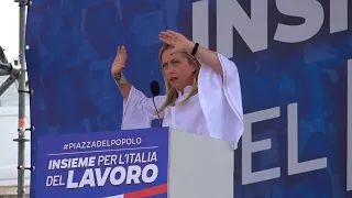 Centro-destra in piazza, Meloni: "Le mascherine non siano un bavaglio"