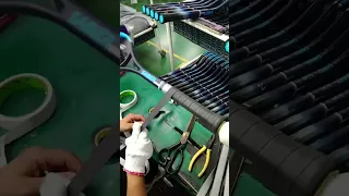 How manufacturers grip rackets