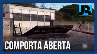 Prefeitura de Porto Alegre (RS) reabre comporta usada para conter a água do Guaíba