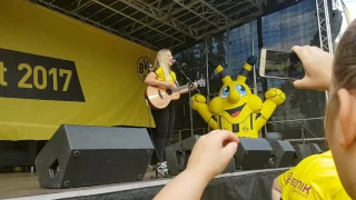 Jo Marie singt Am Borsigplatz geboren