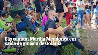 Fãs cantam Marília Mendonça em saída de ginásio de Goiânia