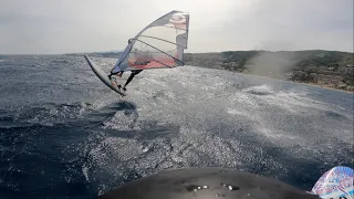 Uscita in windsurf con scirocco di 25 nodi sullo Stretto di Messina