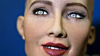 Человекоподобный робот София говорит, что «недостаточно умна» (новости)