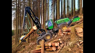 🎄 John Deere 1470G *on Winch* • HAAS Winch • Harvester im Steilhang • Traktionswinde • Part-1🎄