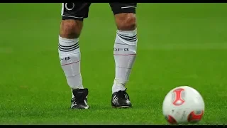 POR QUE MOTIVO TÊM OS JOGADORES DE FUTEBOL AS PERNAS ARQUEADAS?