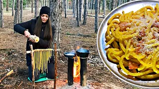 BUSHCRAFT SPAGHETTI | Outdoor pasta carbonara cooking | Solo camping in the forest