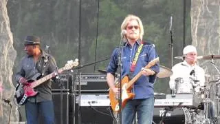 Hall and Oates perform "Maneater," "Out of Touch" at Artpark