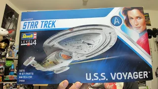 U.S.S. Voyager Model Unboxing