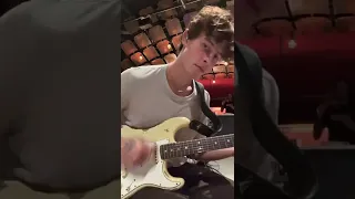 Shawn Mendes tocando la guitarra nuevo video 💜✨