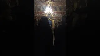 Монахи Киево-Печерской Лавры не сдаются, они молятся