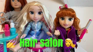 Elsa and Anna toddlers go to the Hair Salon 💇‍♀️💅