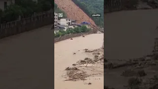 فيضانات شديدة وأمطار غزيرة تضرب مقاطعة غوانغدونغ جنوب الصين