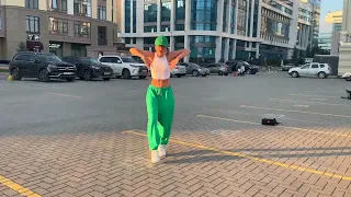 Клава Кока & Мари Краймбрери - Шкура - Танец (jeny_miki)
