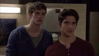Teen Wolf 2x12 Derek Find out that Scott and Gerard talked. Isaac meets Derek uncle Peter.