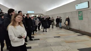 Ляпис Трубецкой — В платье белом - песню спела в #metro Москвы группа KooRagA из Севастополя и Крыма