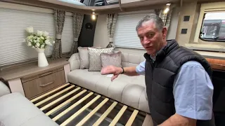 Front bed demonstration - Coachman VIP 2021