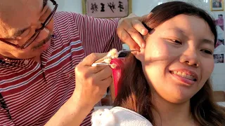 THAT thing was HUGE!!!💈$3 CHINESE EAR PICKING 🇮🇩 Ko Tang Barbershop JAKARTA INDONESIA [4K]