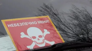 Гуманітарне розмінування України: як на Житомирщині шукають міни та рештки російських снарядів
