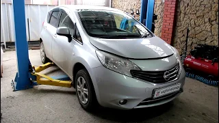 Замена масла и фильтров в двигателе на Ниссан Ноут 1,2  Nissan Note  2014 года