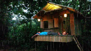 Berkemah Saat Hujan: Bangun Shelter Aman dari Binatang Buas ketika Hujan Deras untuk Tidur Di Hutan