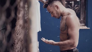 De tattoo van Lewis Hamilton: Still I Rise