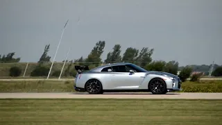 Bugatti Chiron vs. 2000 hp Nissan GTR  (210 mph!)