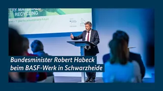 Bundesministers Robert Habeck zu Klimaschutz und Veränderung beim BASF-Werk in Schwarzheide.