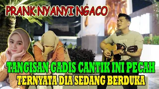 TANGISAN GADIS CANTIK INI PECAH TERNYATA SEDANG BERDUKA | PRANK NYANYI NGACO !!!