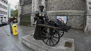 Molly Malone Statue, Dublin Ireland