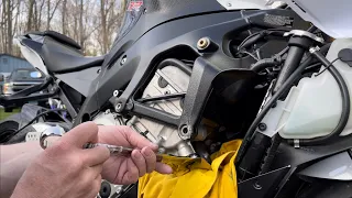 How to install silver plug on a s1000rr