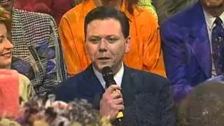 Bill & Gloria Gaither - There Is a River [Live] ft. Gerald Wolfe