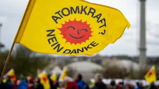 Demonstranten feiern Abschaltung des AKW in Neckarwestheim