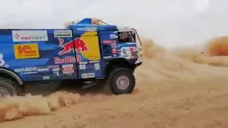 Rueda a ruerda los Camiones del Dakar.