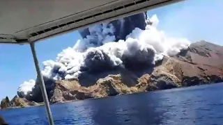 New Zealand volcano: Tourists capture moment of eruption on White Island
