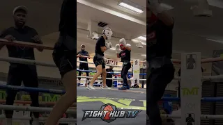 Floyd Mayweather teaches SIGNATURE check hook KO shot to Curmel Moton in sparring!