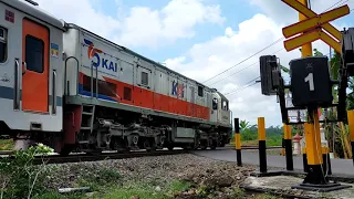 Railroad Crossing Indonesia | Java Railfanning