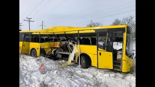 В Ставрополье школьный автобус столкнулся с поездом