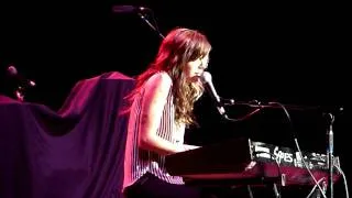 Christina Perri performs Jar of Hearts in Tucson, Dec 11, 2010