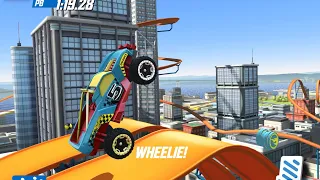 Me playdaying  hotwheels raceoff game …