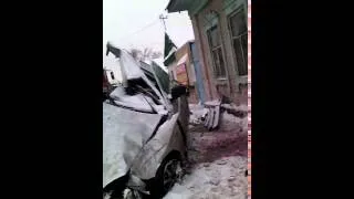 Последствия смертельной аварии на пересечении улиц Герцена и 24-я Северная (23.12.2015)