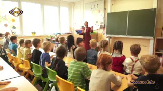 23/15 Neundorfer Grundschüler erleben Schule wie vor 100 Jahren