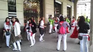 Девушки отжигают в Сарагосе (Испания)