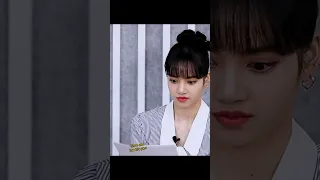 lisa reacts to jisoo and haein kissing picture