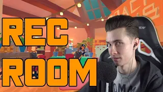 Хесус общается с иностранцами в игре Rec Room vr