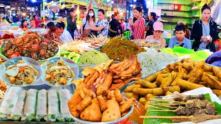 Best street food & snacks - fried noodles, spring roll, beef noodle soup, seafood, desserts & more