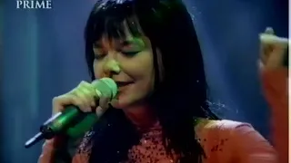 Björk Isobel Live Top of the pops 25 aug 1995