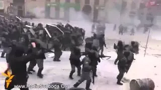 беркут пошел на атаку майдана 20 02 2014