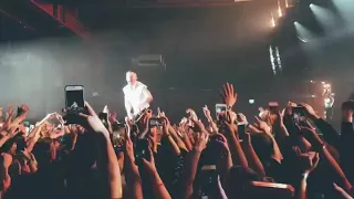 Macklemore - Can’t Hold Us (crowd surfing) | Manchester 2018 (Gemini Tour)